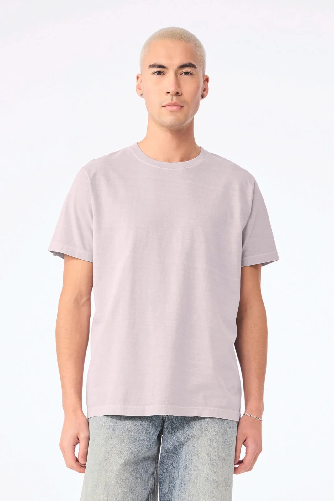 T-shirt délavé épais unisexe BE4810GD — présentation sur mannequin