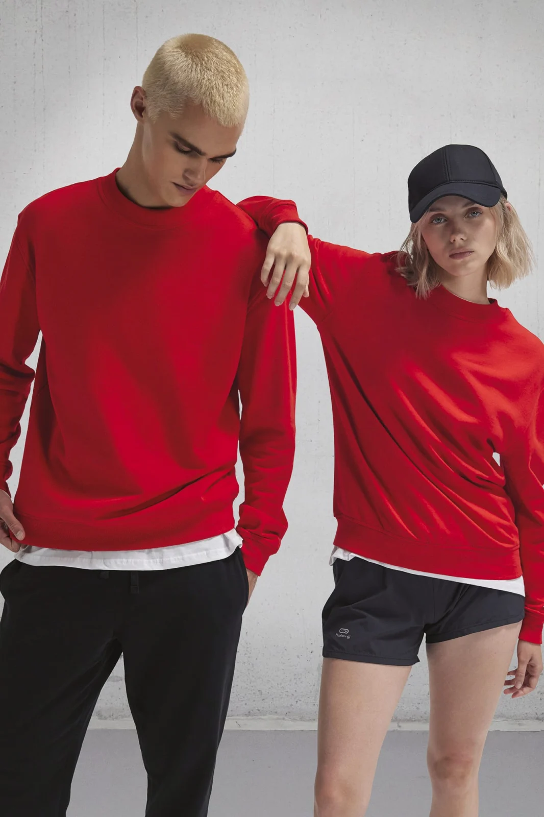 Sweat-shirt col rond ID.332 unisexe CGWG004 — photo de présentation