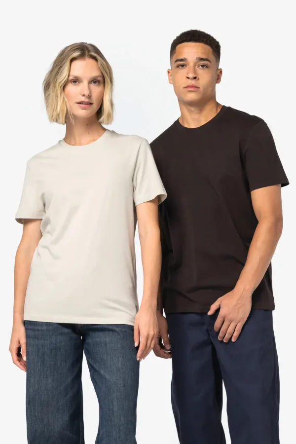 T-shirt écoresponsable unisexe NS300 — présentation sur mannequin