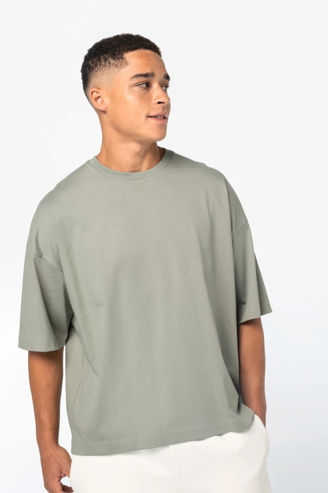 T-shirt écoresponsable boxy à épaules tombantes homme NS348 — photo de présentation