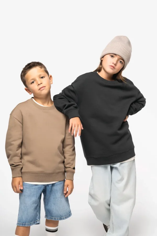 Sweat-shirt écoresponsable à col rond oversize enfant NS437 — photo de présentation