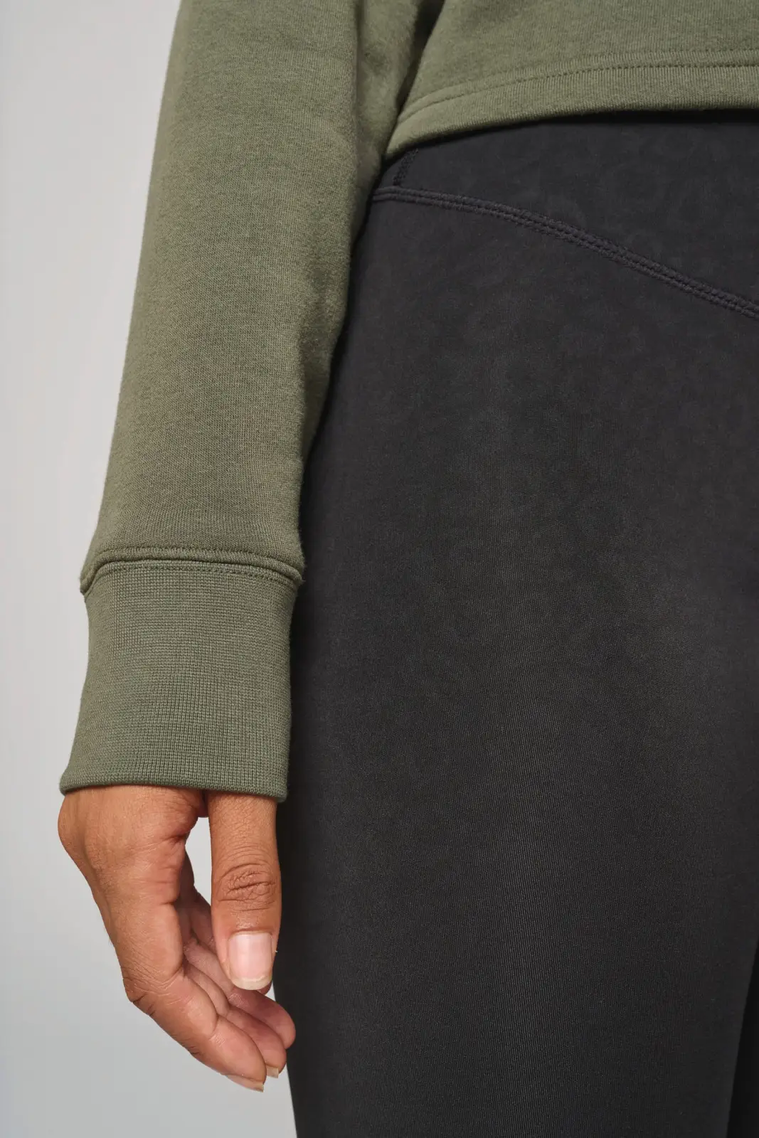 Sweat-shirt crop col rond femme PA395 — photo de présentation