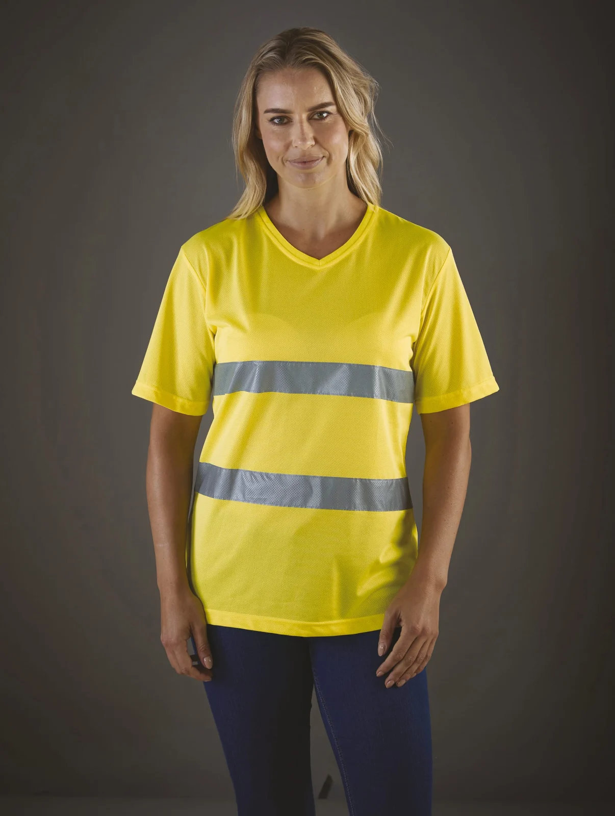 T-shirt col V haute visibilité Top Cool YHVJ910 — photo de présentation